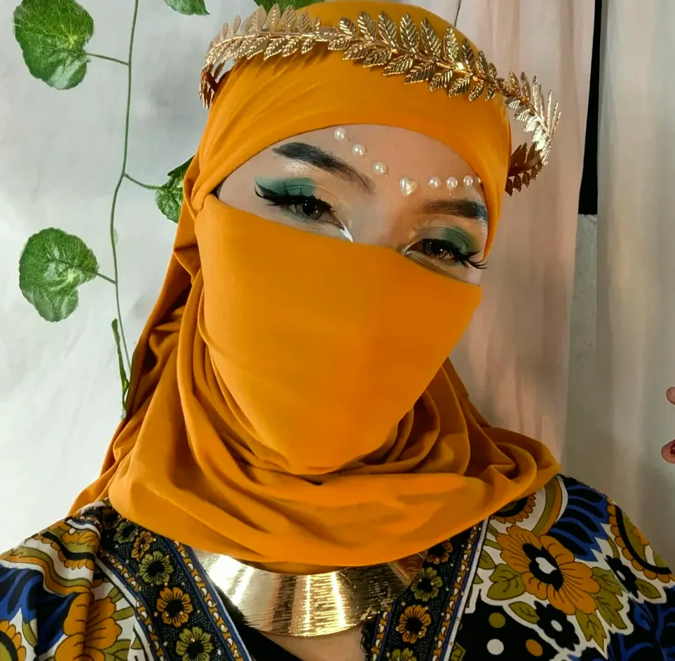 Ayla, 28