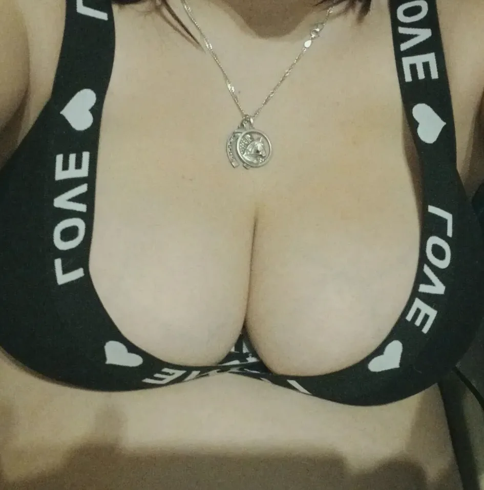 Julia, 26