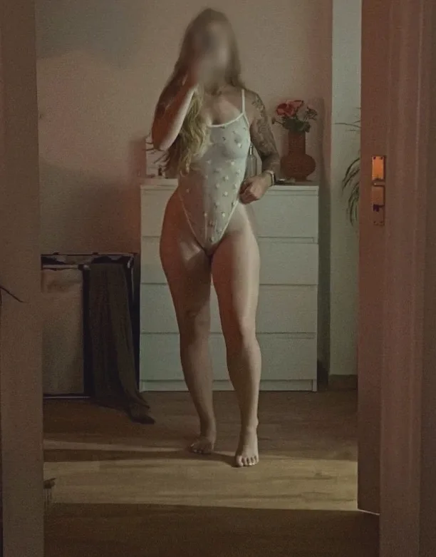 Kirsten, 25