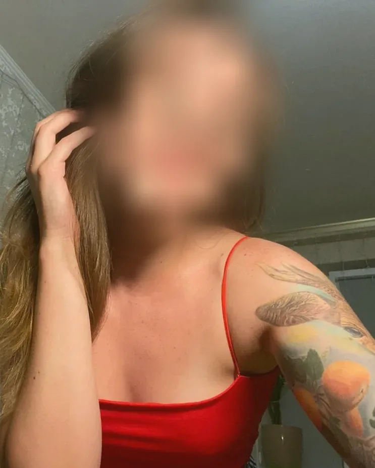 Nina, 25