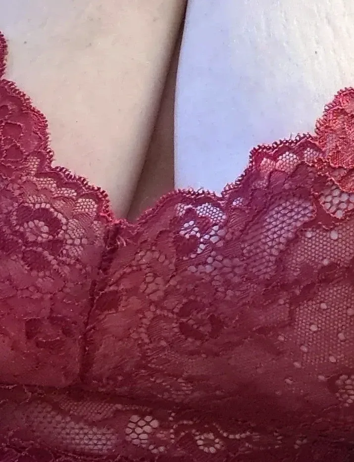 Olivia, 32