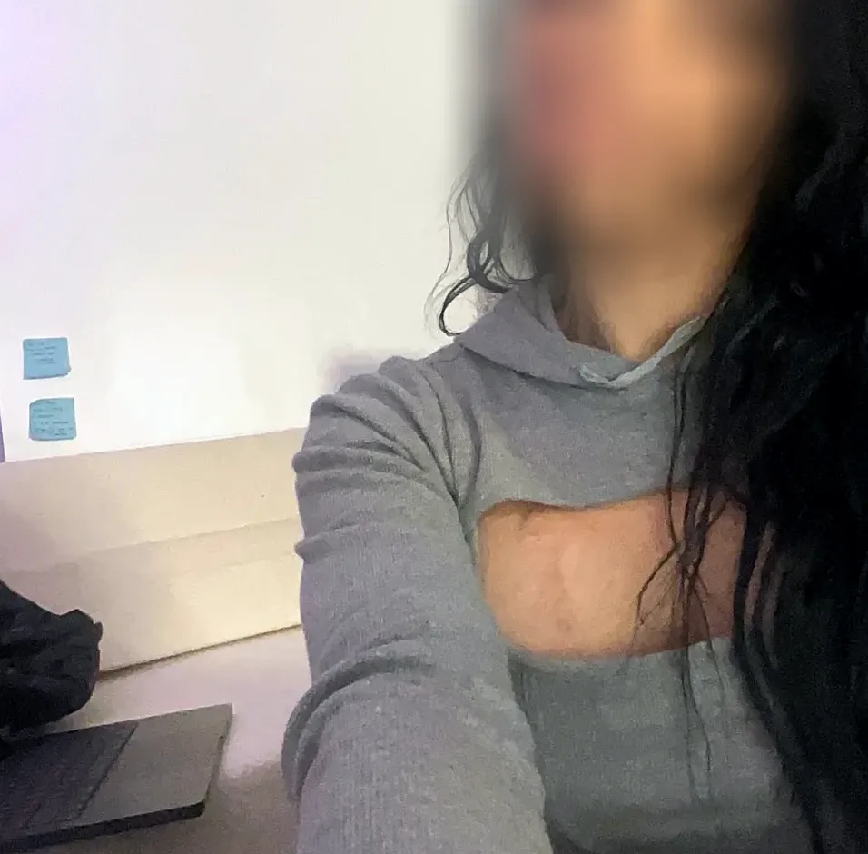 Sandra, 20