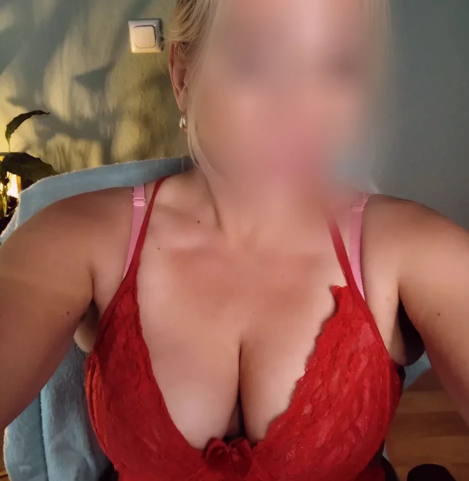 Zeynep, 37